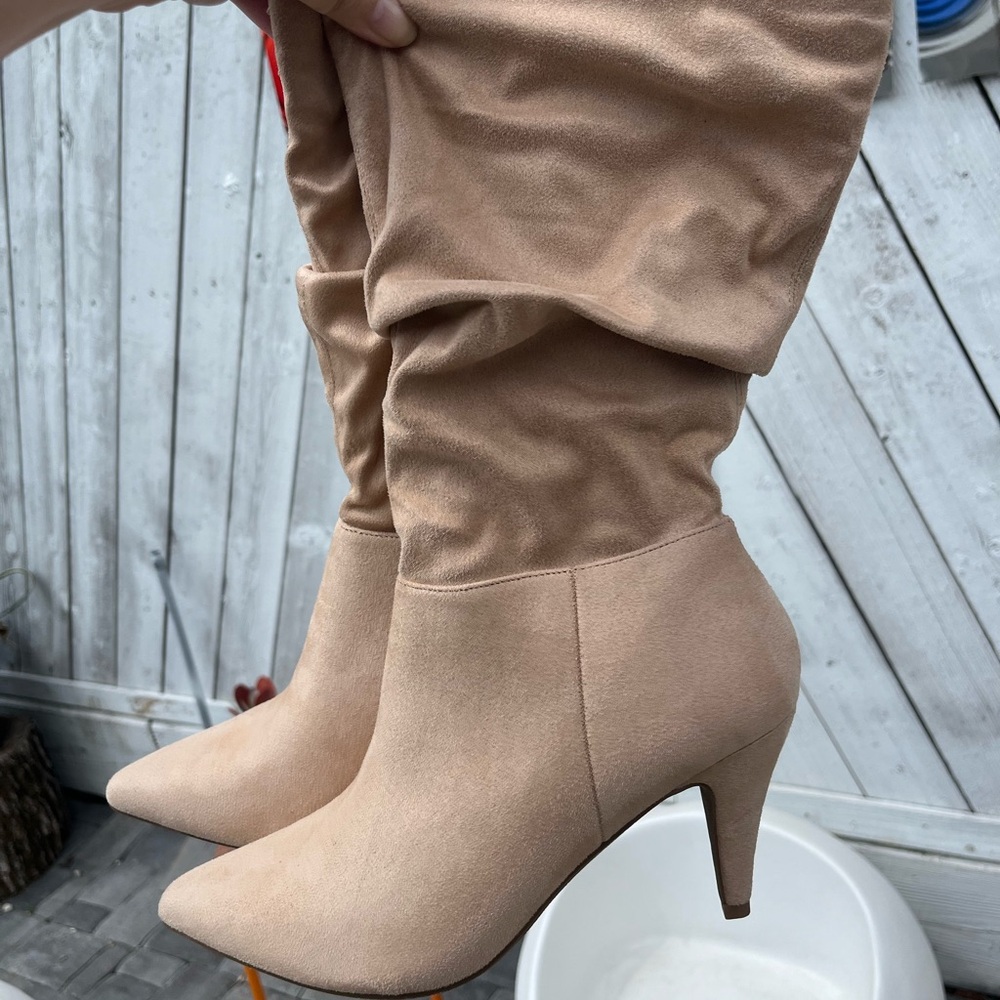 Elegant Tan Women's Boots Brand New